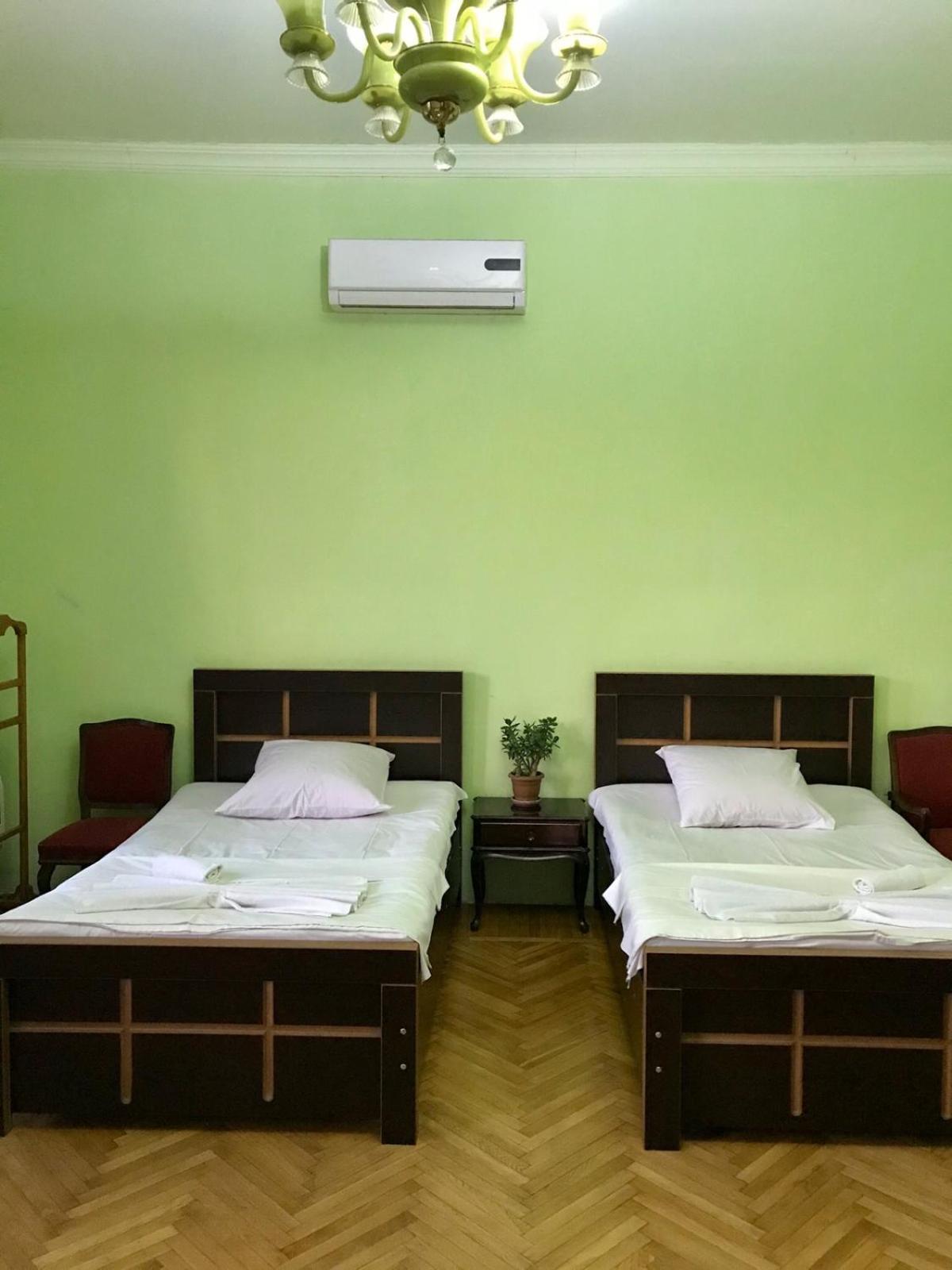 Guest House Nona Kutaisi Oda fotoğraf