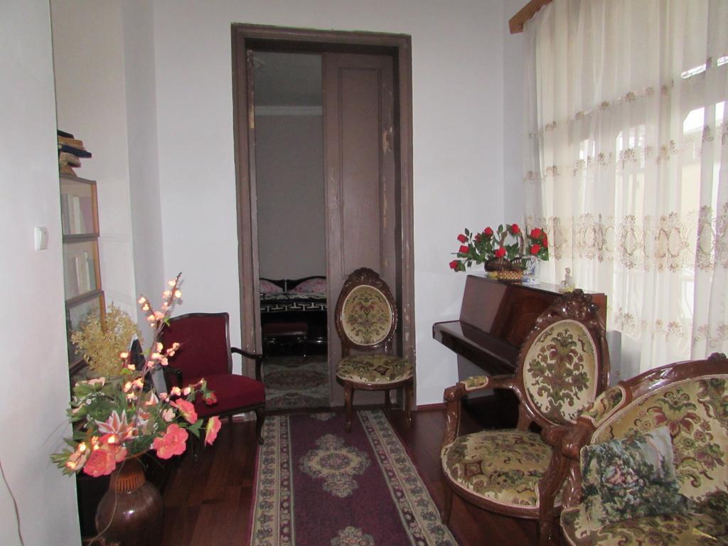 Guest House Nona Kutaisi Oda fotoğraf